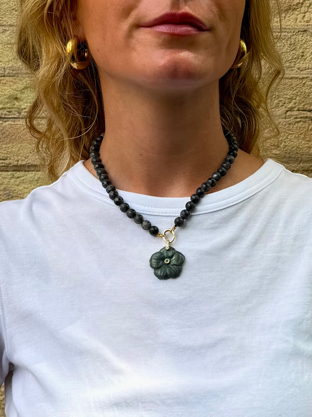 Grey Flower Ketting