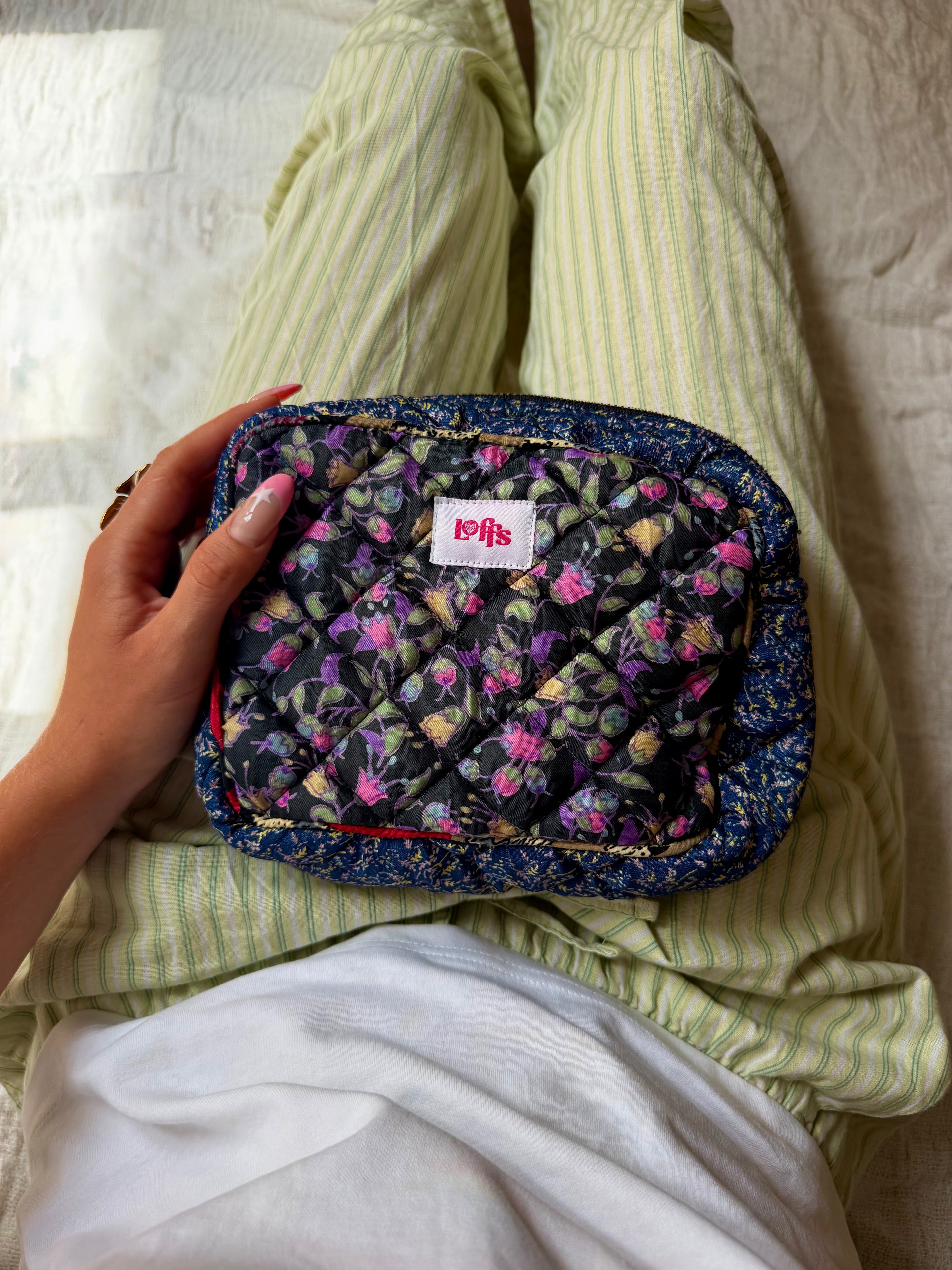 Navy Flower Toilettas Klein