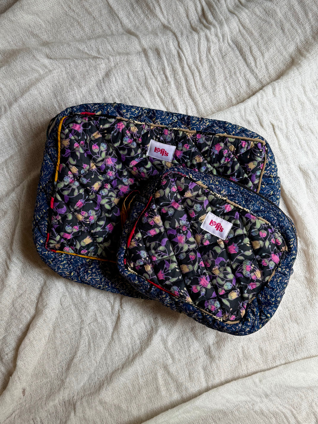 Navy Flower Toilettas Klein