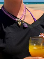 Collier en coquillages violets